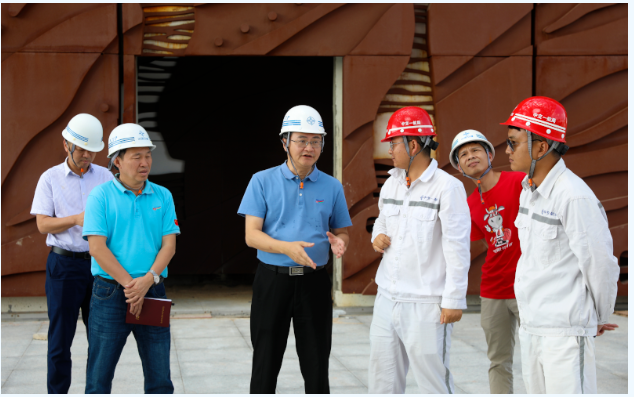 歡迎三沙市市委常委，市長(zhǎng)鄧忠蒞臨我司承接的三沙廣場(chǎng)項(xiàng)目，三沙文體館項(xiàng)目現(xiàn)場(chǎng)調(diào)研并指導(dǎo)